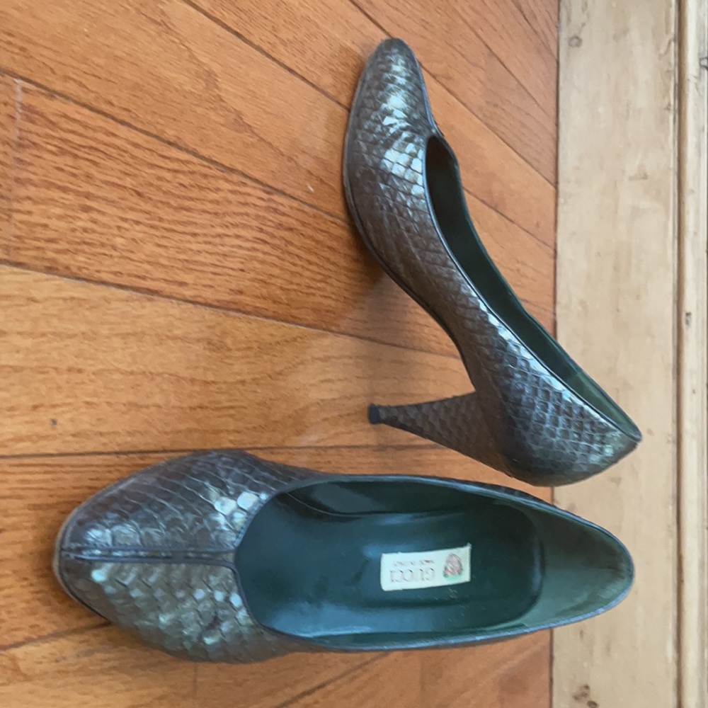 **** VINTAGE GUCCi *****